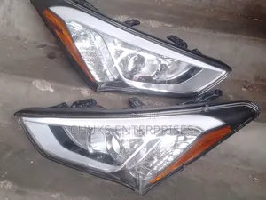 Hyundai Santa Fe 2012 Headlight