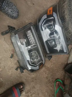 Headlamp Tundra 2008/2010/2012 With LED Light