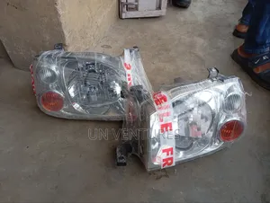 Head Light Nissan Frontier Pick-Up 2003