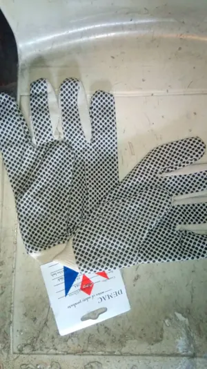 Dotted Hand Gloves