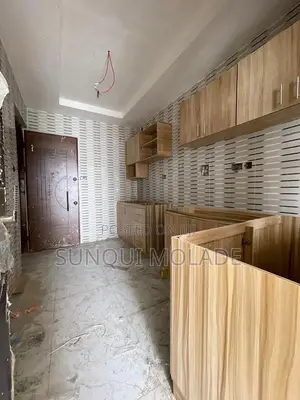 3bdrm Apartment in Adelabu for rent