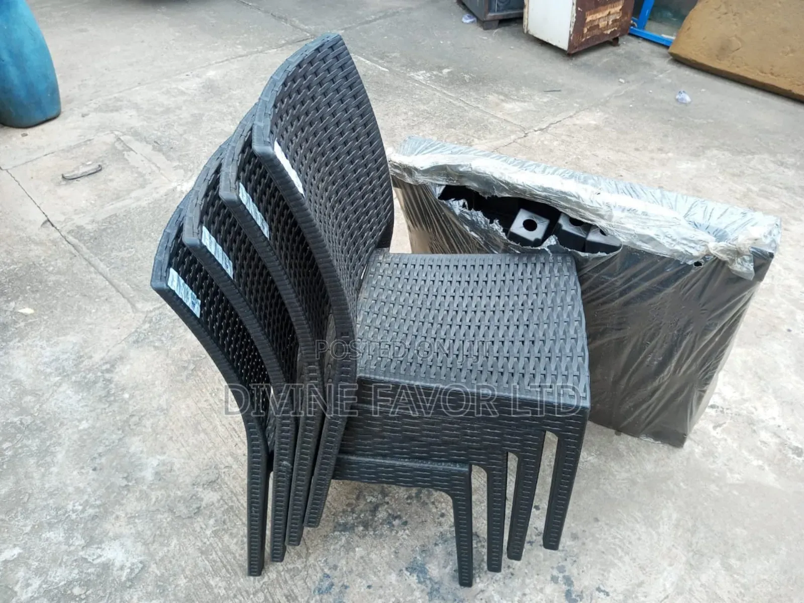 Poolside Table and 4 Chairs