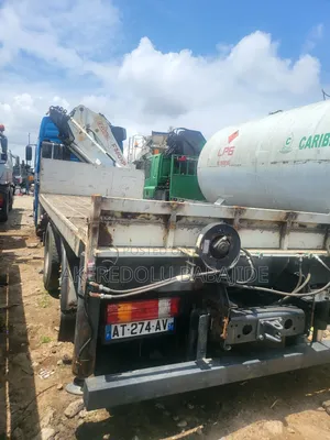 Mercedes Bez 12.5ton Crane