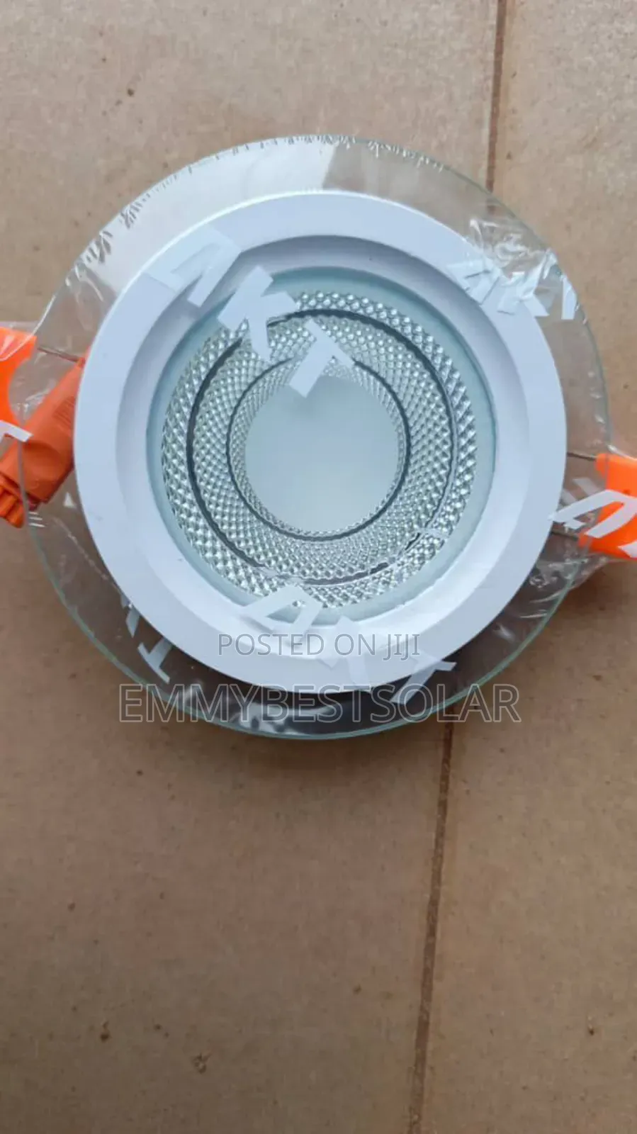 6w Akt B W Pop Light