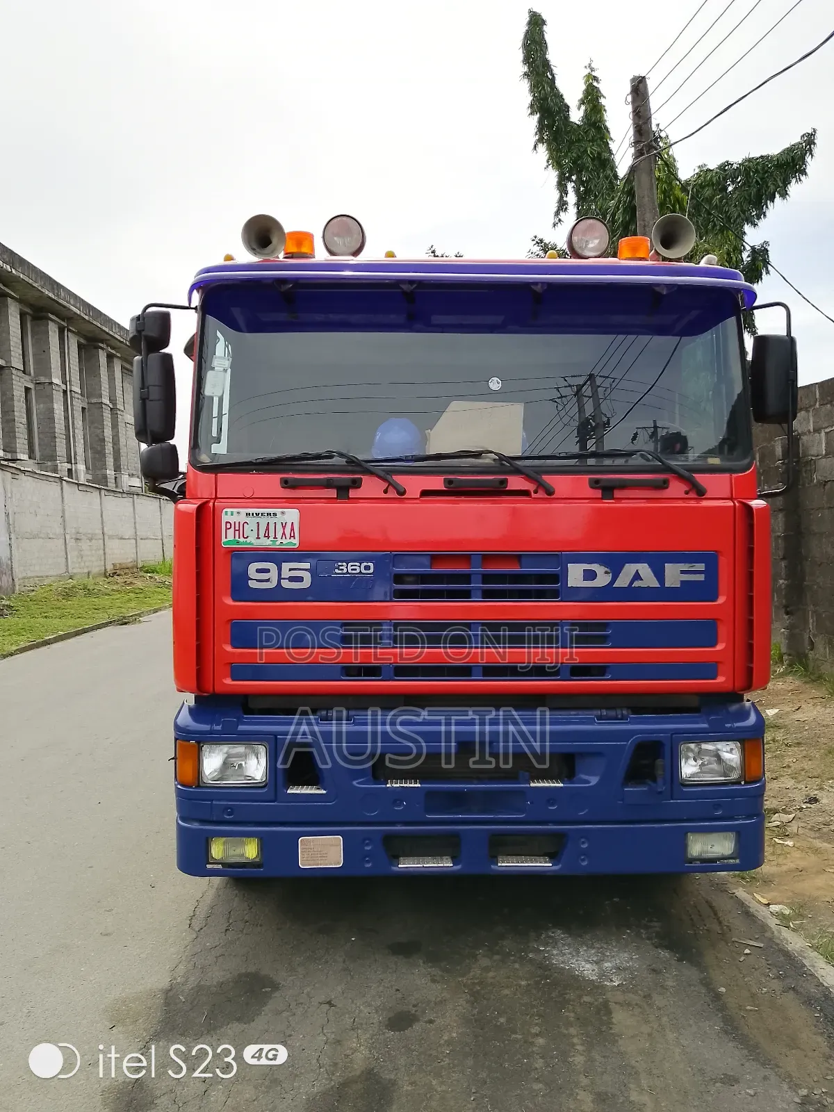 Self-Loader, Payloader and Forklifts for Hire