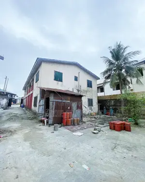 3bdrm Block of Flats in Port-Harcourt for sale