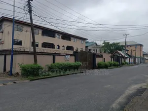 3bdrm Block of Flats in Stadium Road, Port-Harcourt for rent