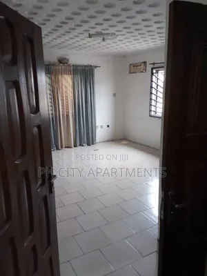 3bdrm Block of Flats in Stadium Road, Port-Harcourt for rent
