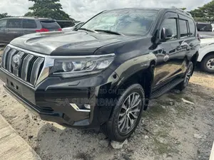 Toyota Land Cruiser Prado 2022 Black