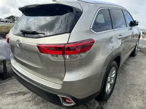 Toyota Highlander 2015 Gold