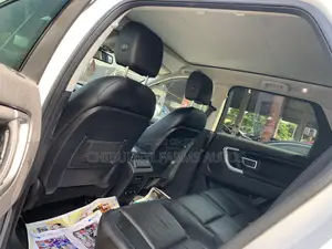 Land Rover Discovery SE 4x4 2017 White