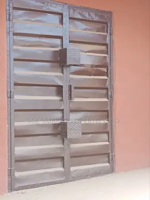 Shop to Let Close to Nnewi Roundabout.Upstairs