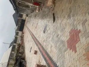 Interlocking Stonee