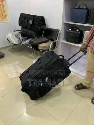 Black Duffle Back With Trolley