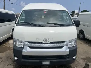 Toyota HiAce 2017 White