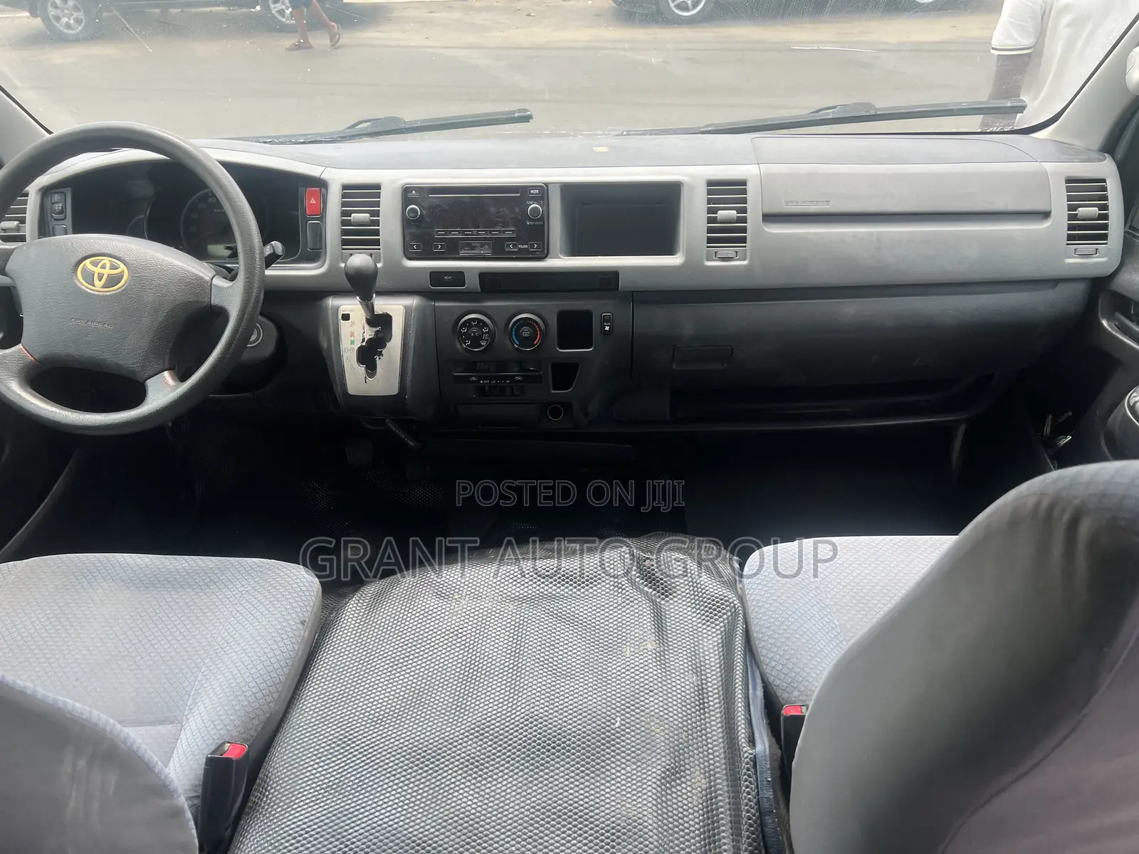Toyota HiAce 2017 White