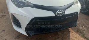 Toyota Corolla LE (1.8L 4cyl 2A) 2018 White
