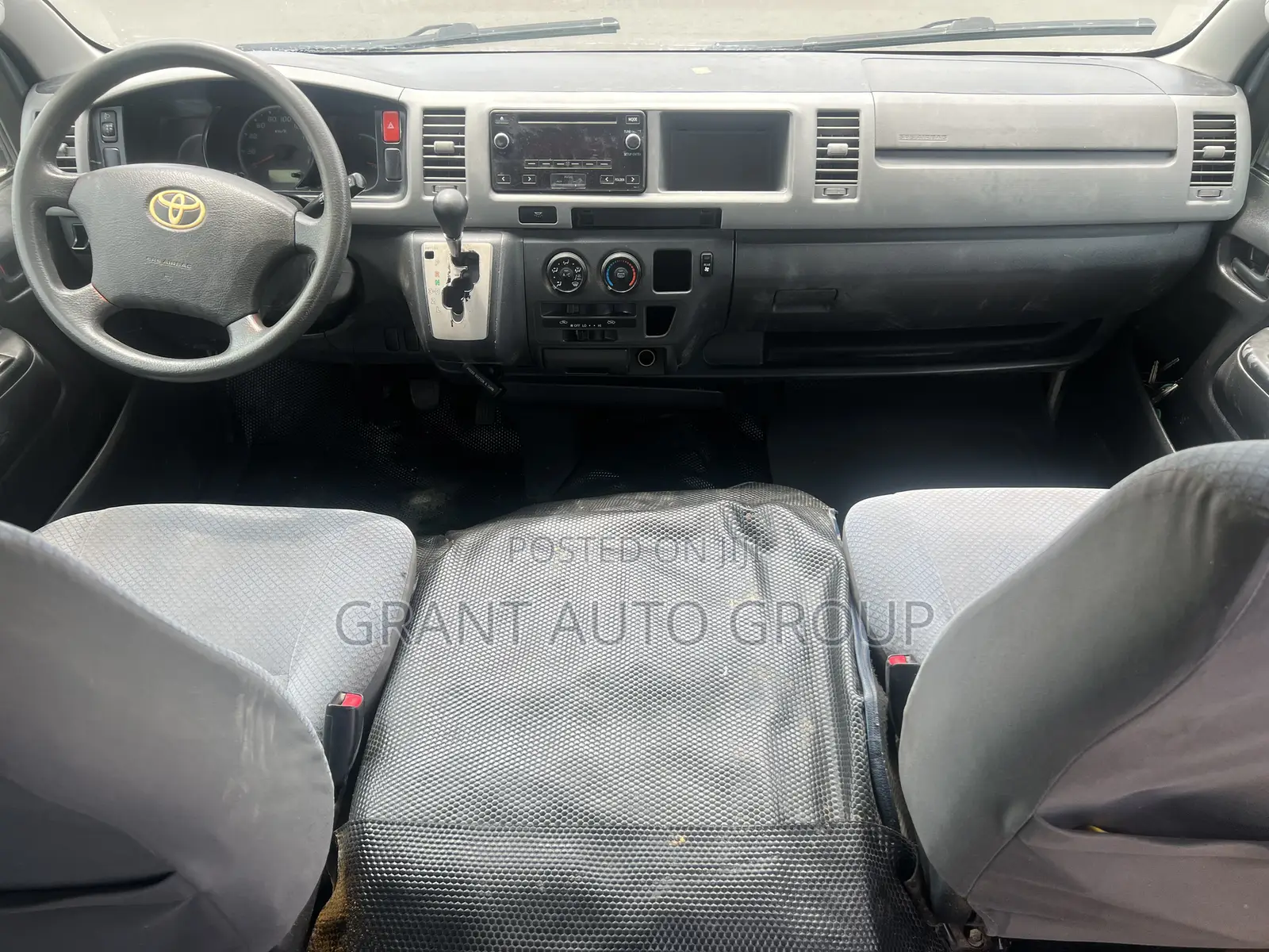 Toyota HiAce 2017 White