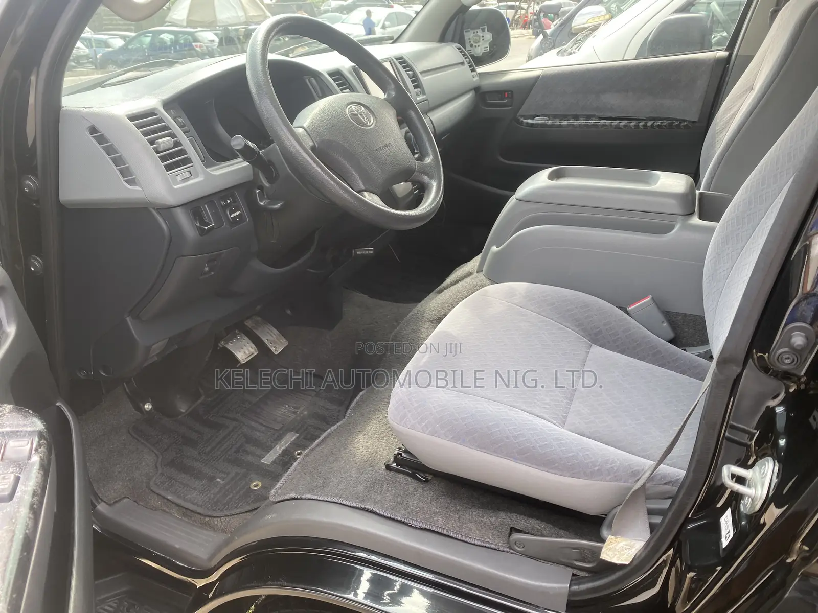 Toyota HiAce 2012 Black
