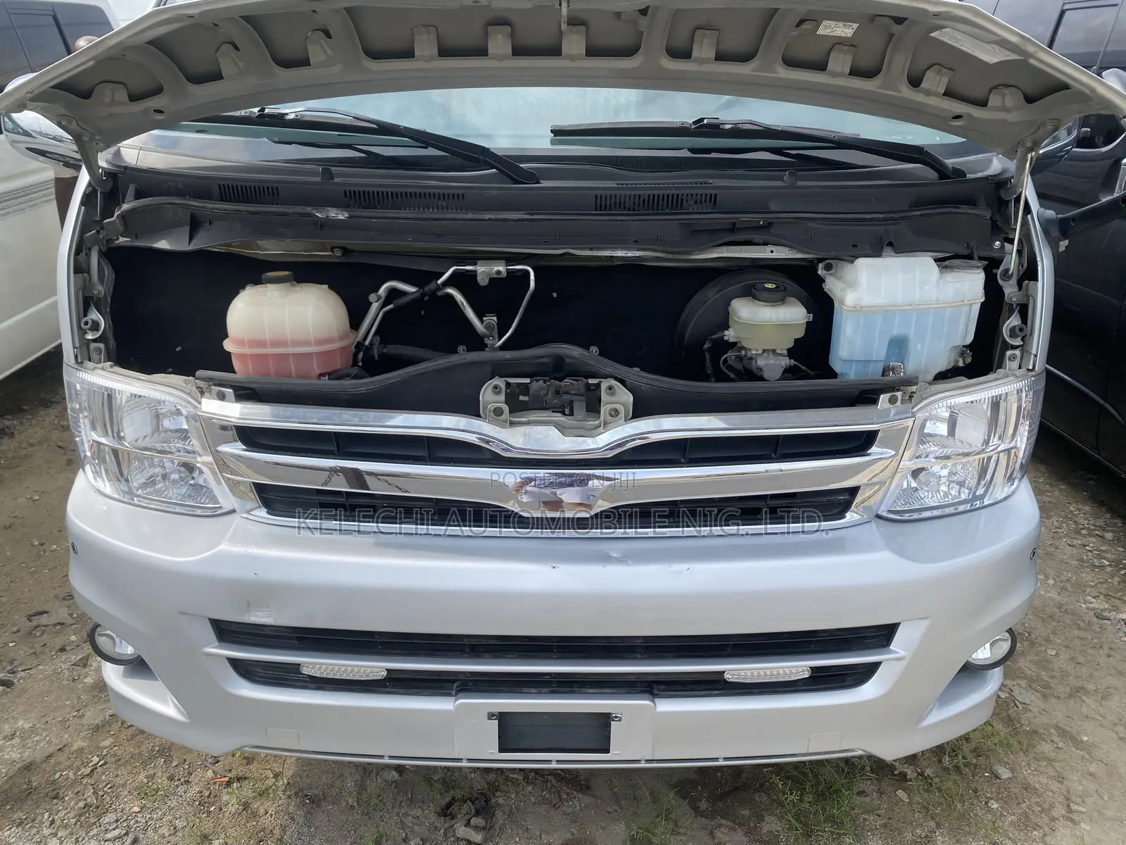 Toyota HiAce 2012 Silver