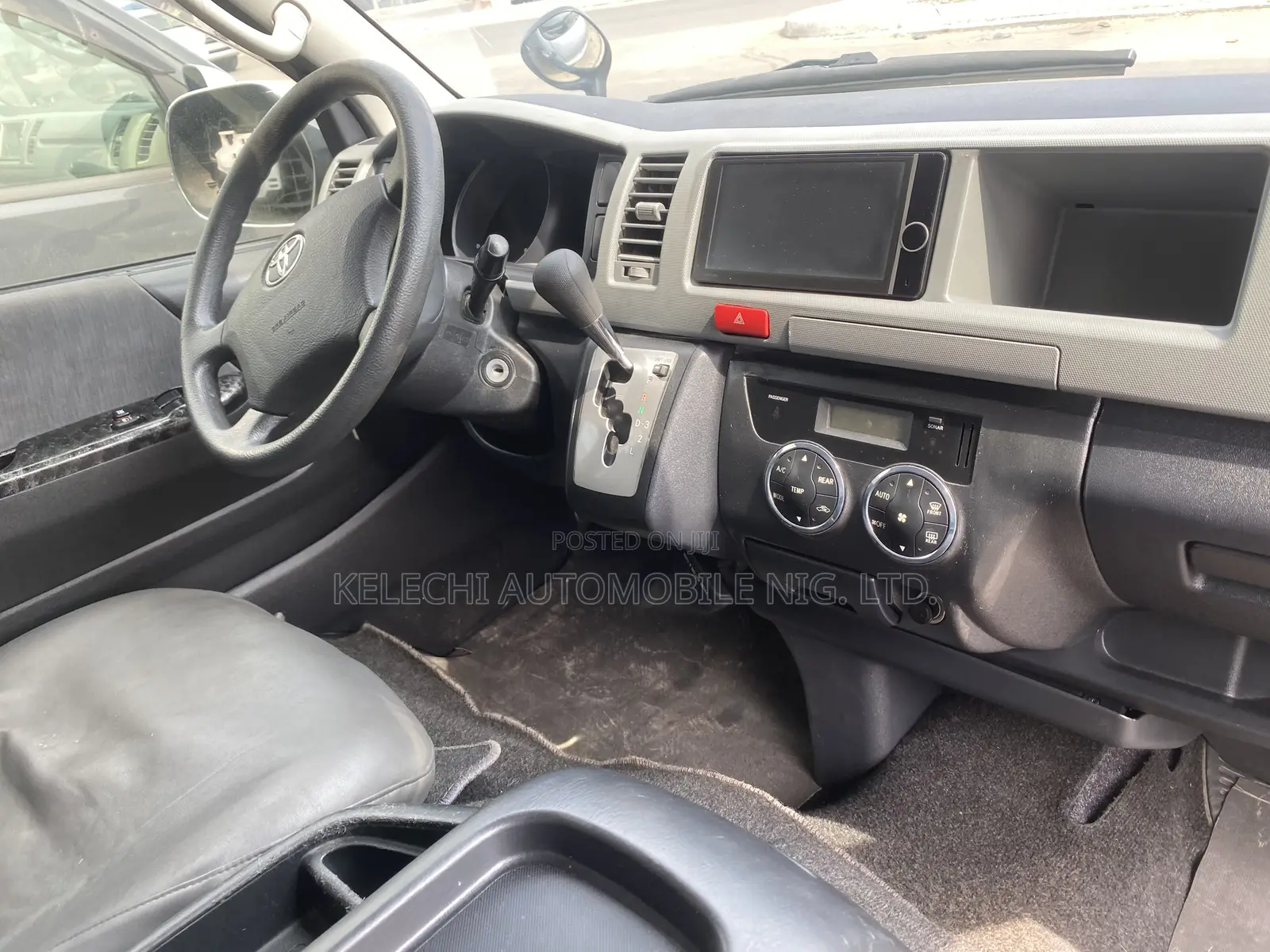 Toyota HiAce 2012 Silver