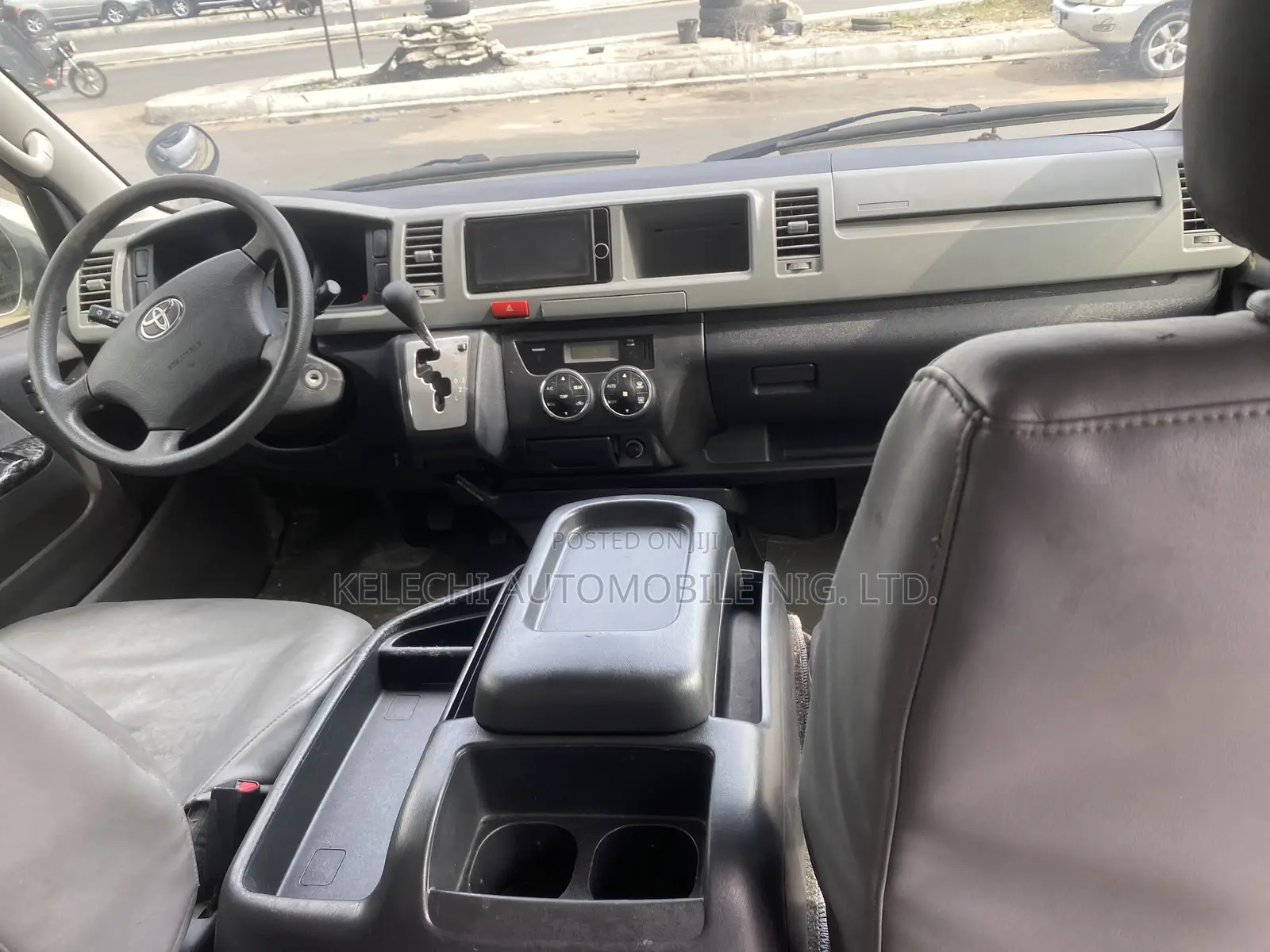 Toyota HiAce 2012 Silver