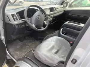 Toyota HiAce 2012 Silver