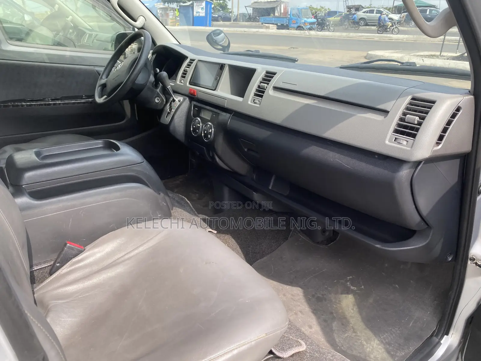 Toyota HiAce 2012 Silver