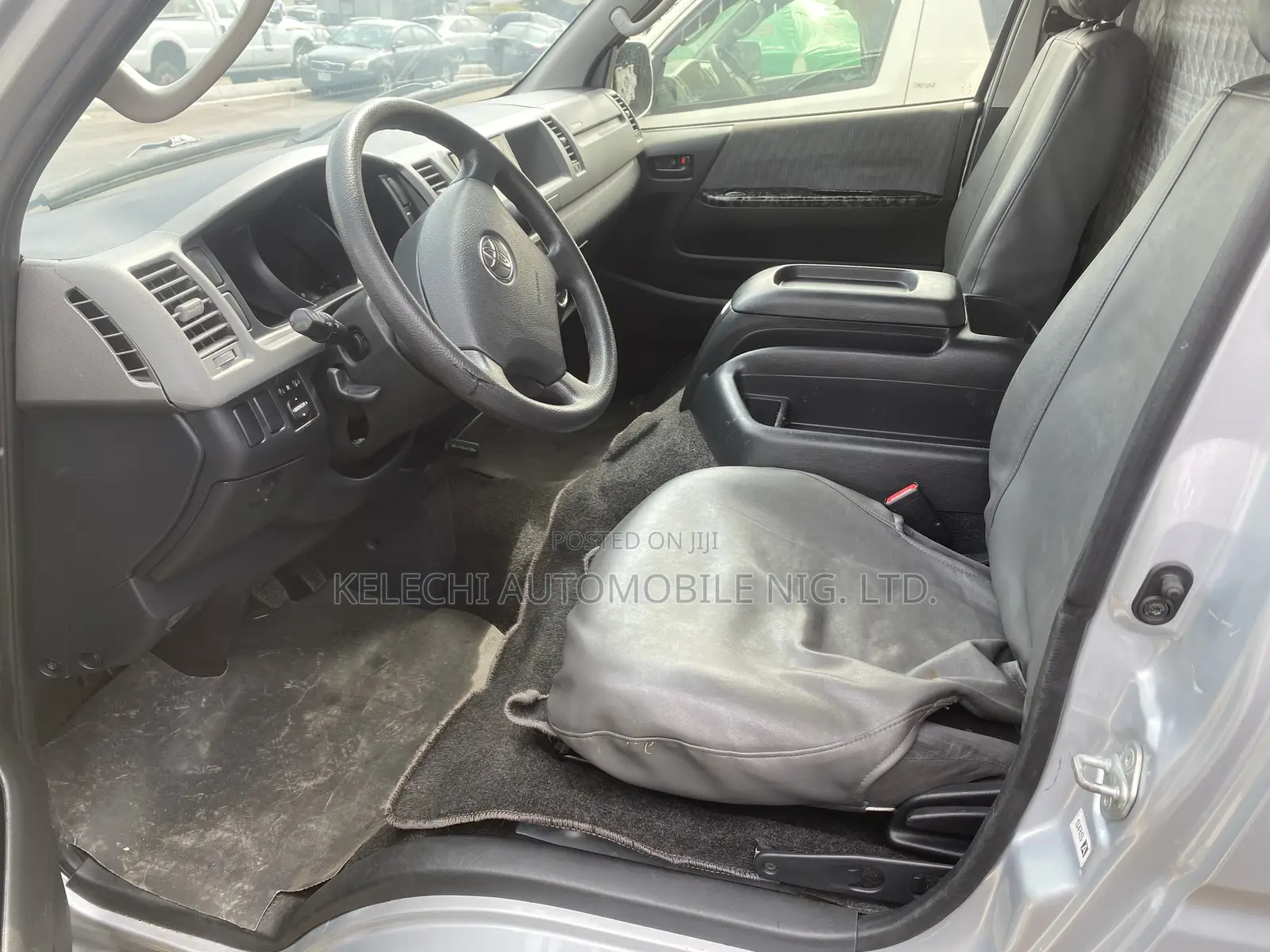 Toyota HiAce 2012 Silver