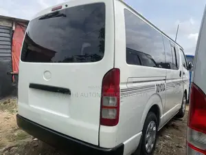 Toyota HiAce 2010 White