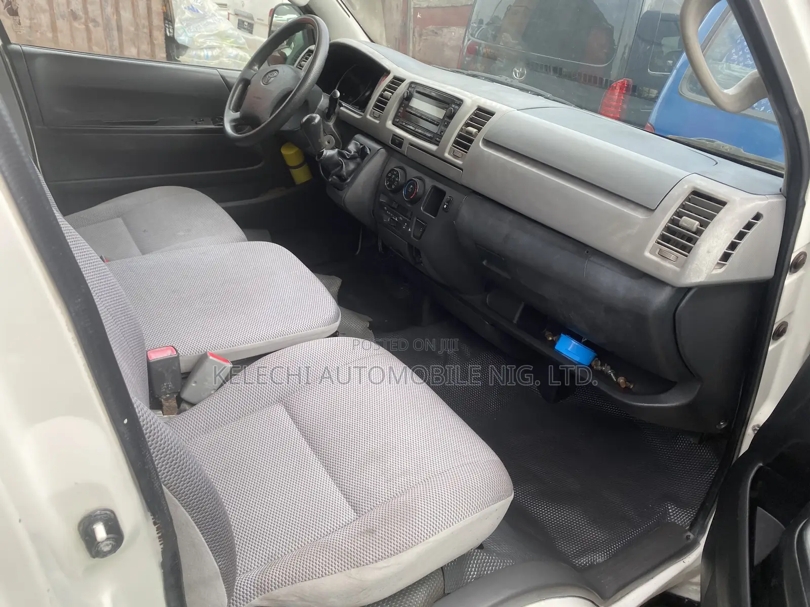 Toyota HiAce 2010 White