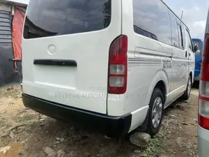 Toyota HiAce 2010 White