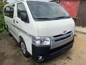Toyota HiAce 2010 White