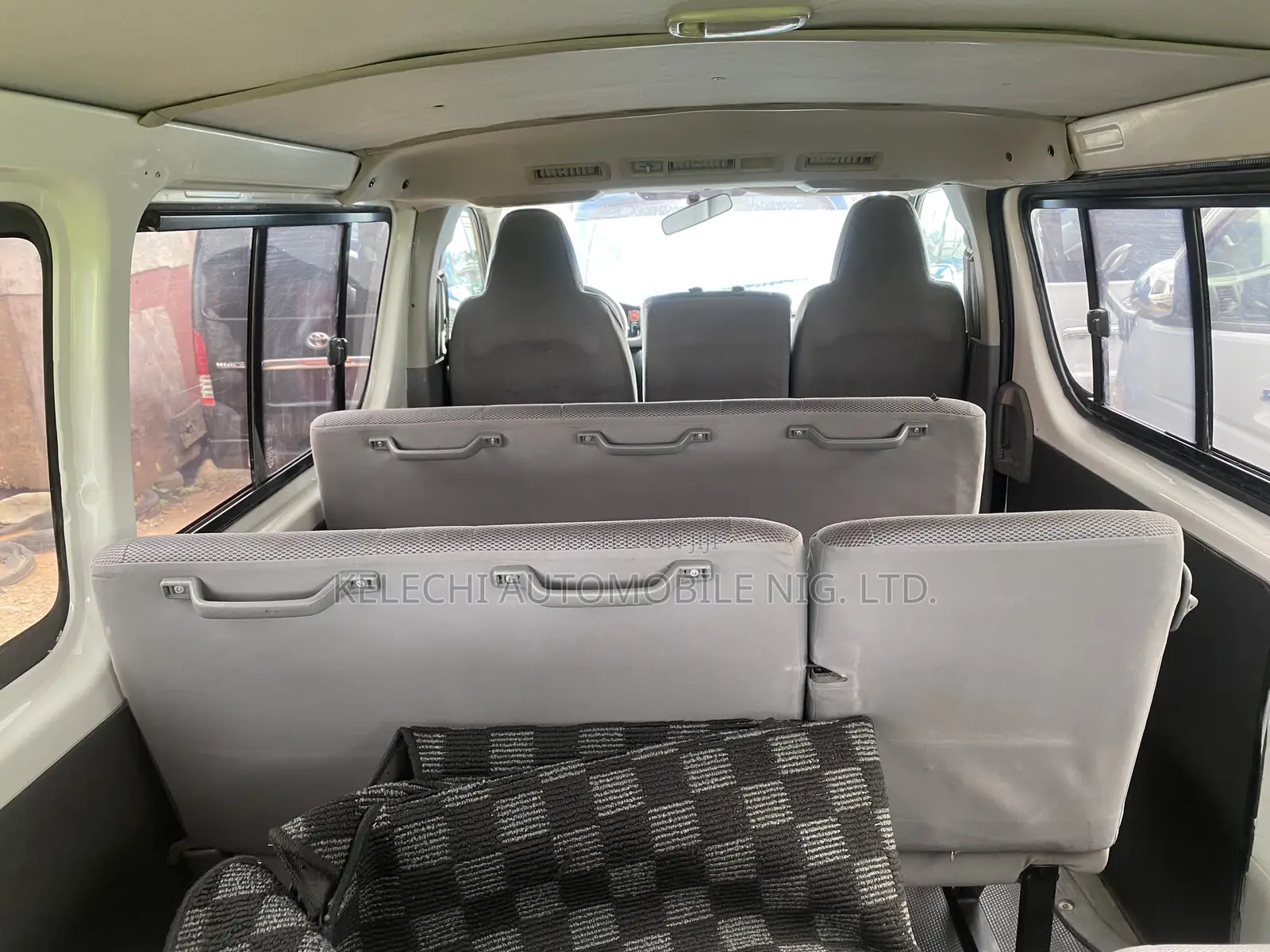 Toyota HiAce 2010 White
