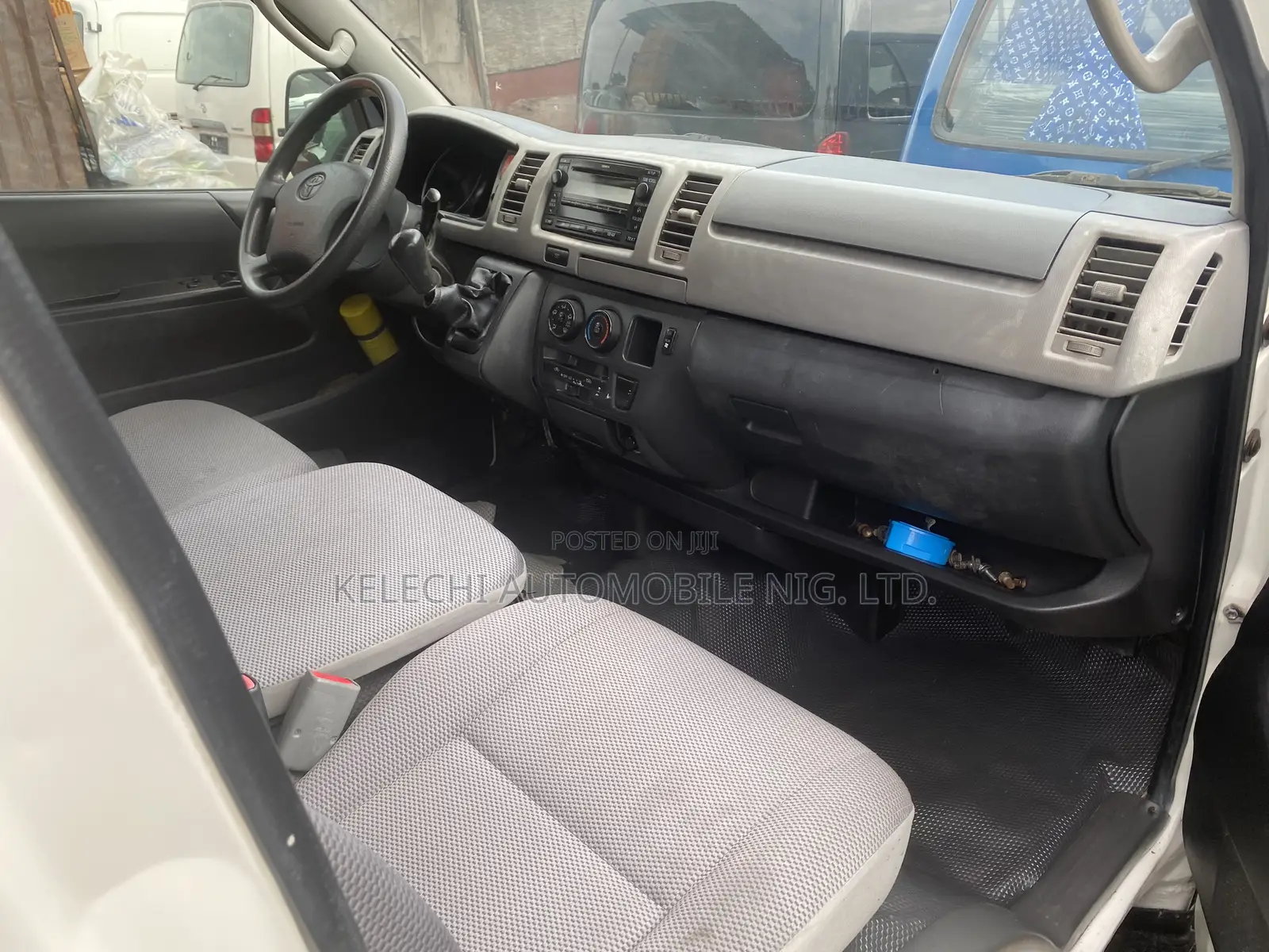 Toyota HiAce 2010 White