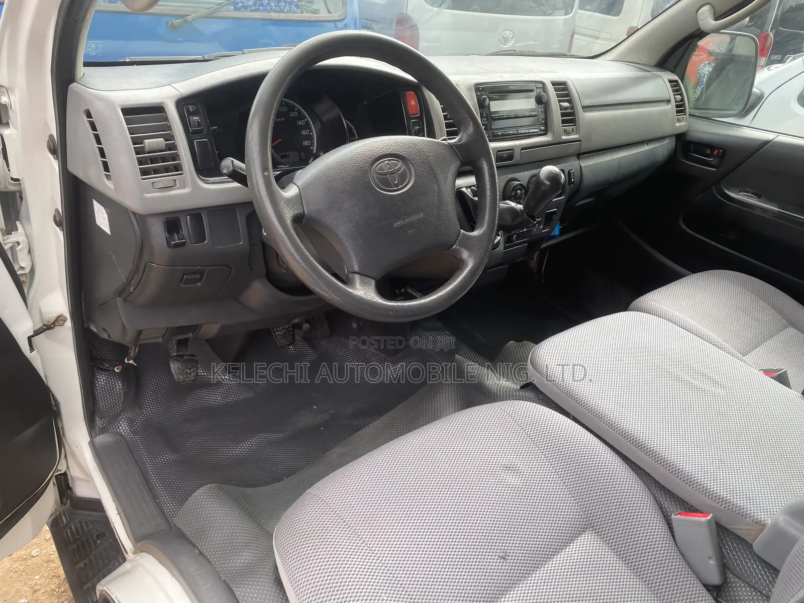 Toyota HiAce 2010 White