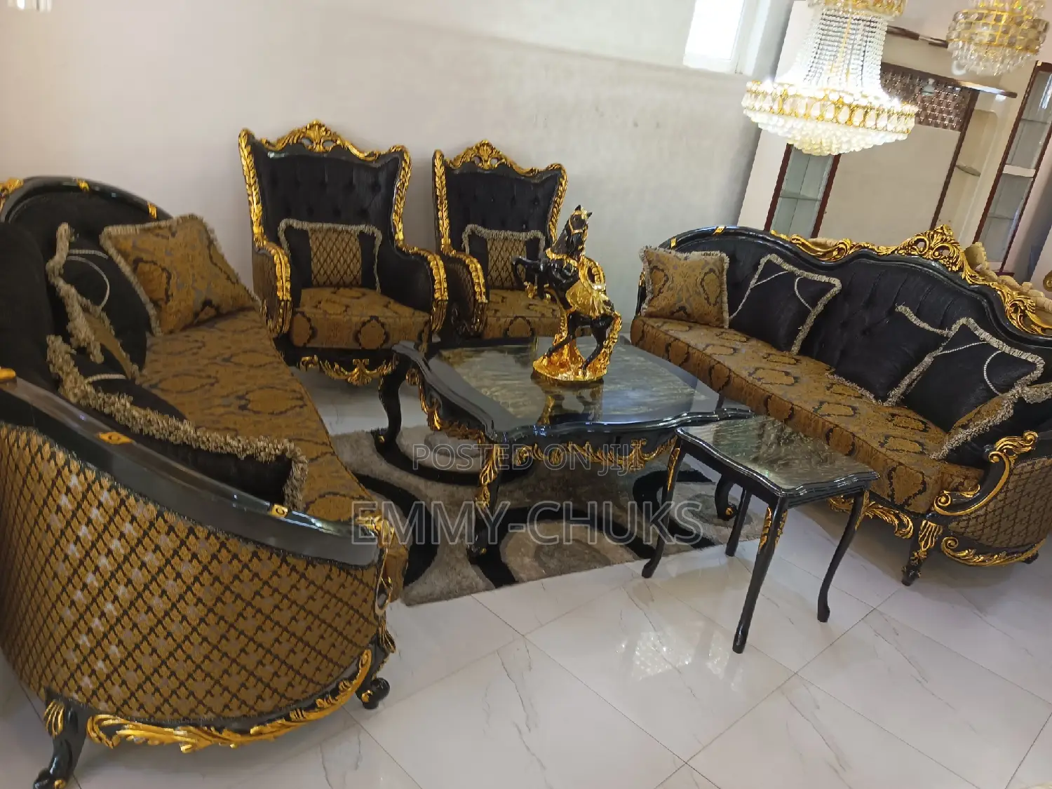 Royal Designed Complete Set of Sofas Chair
