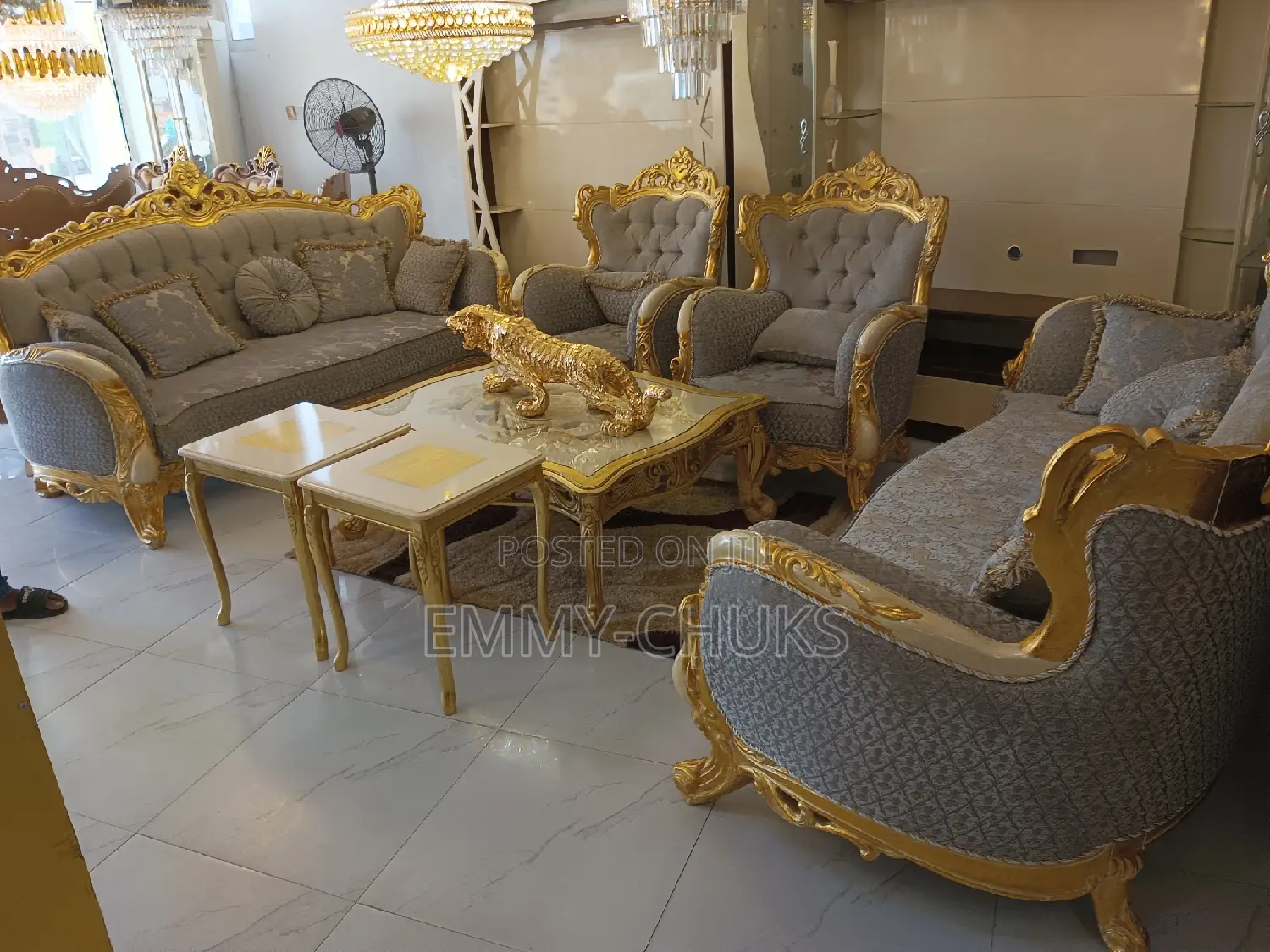 Luxury Classic Sofa's and Center Table