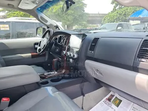 Toyota Sequoia 2015 Silver