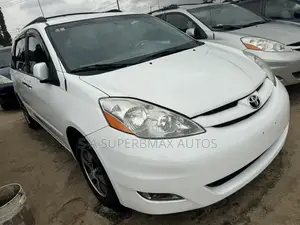 Toyota Sienna LE AWD 2008 White