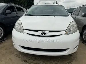 Toyota Sienna LE AWD 2008 White