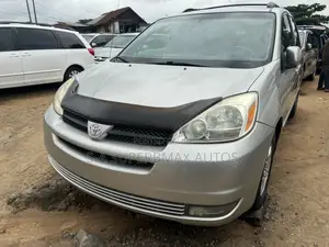 Toyota Sienna LE AWD 2005 Gold