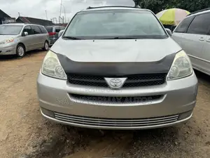 Toyota Sienna LE AWD 2005 Gold