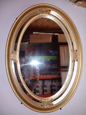 Walls Mirror