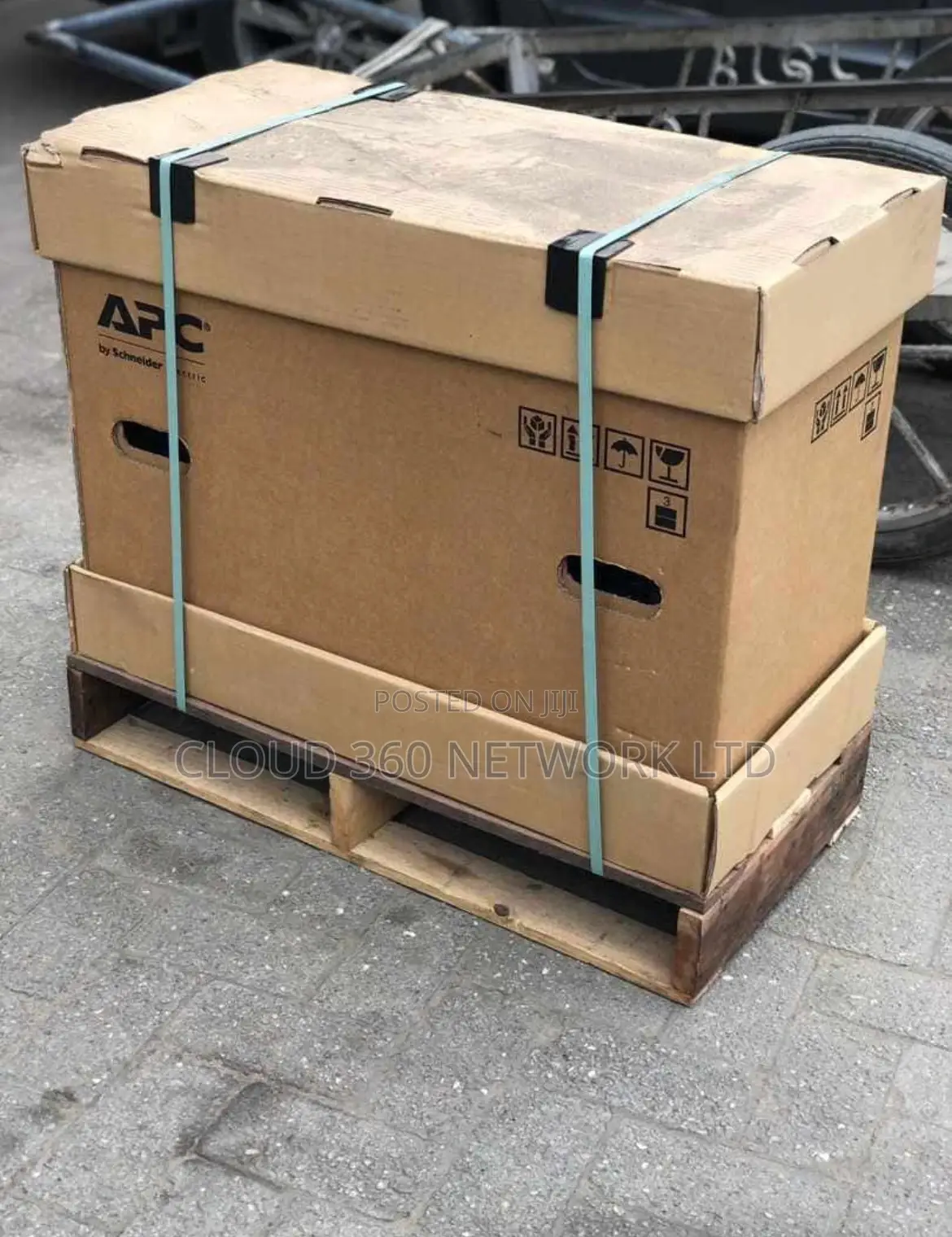 APC SMC 3000I Samara UPS C 3000