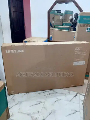 New 65" AU7000 UHD Smart TV - Samsung