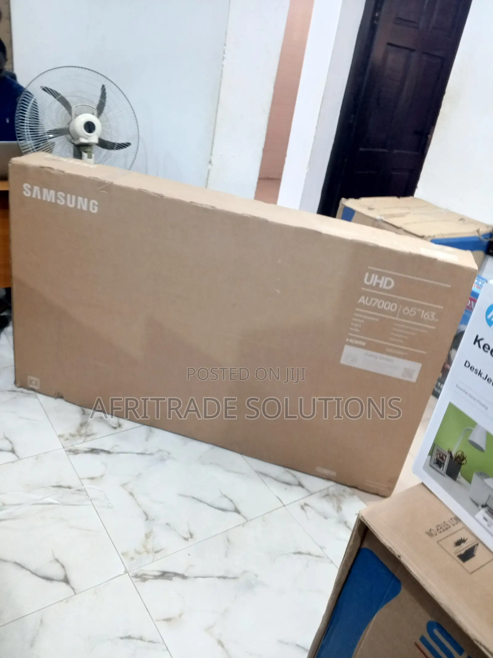 Durable 65" AU7000 UHD Smart TV - Samsung