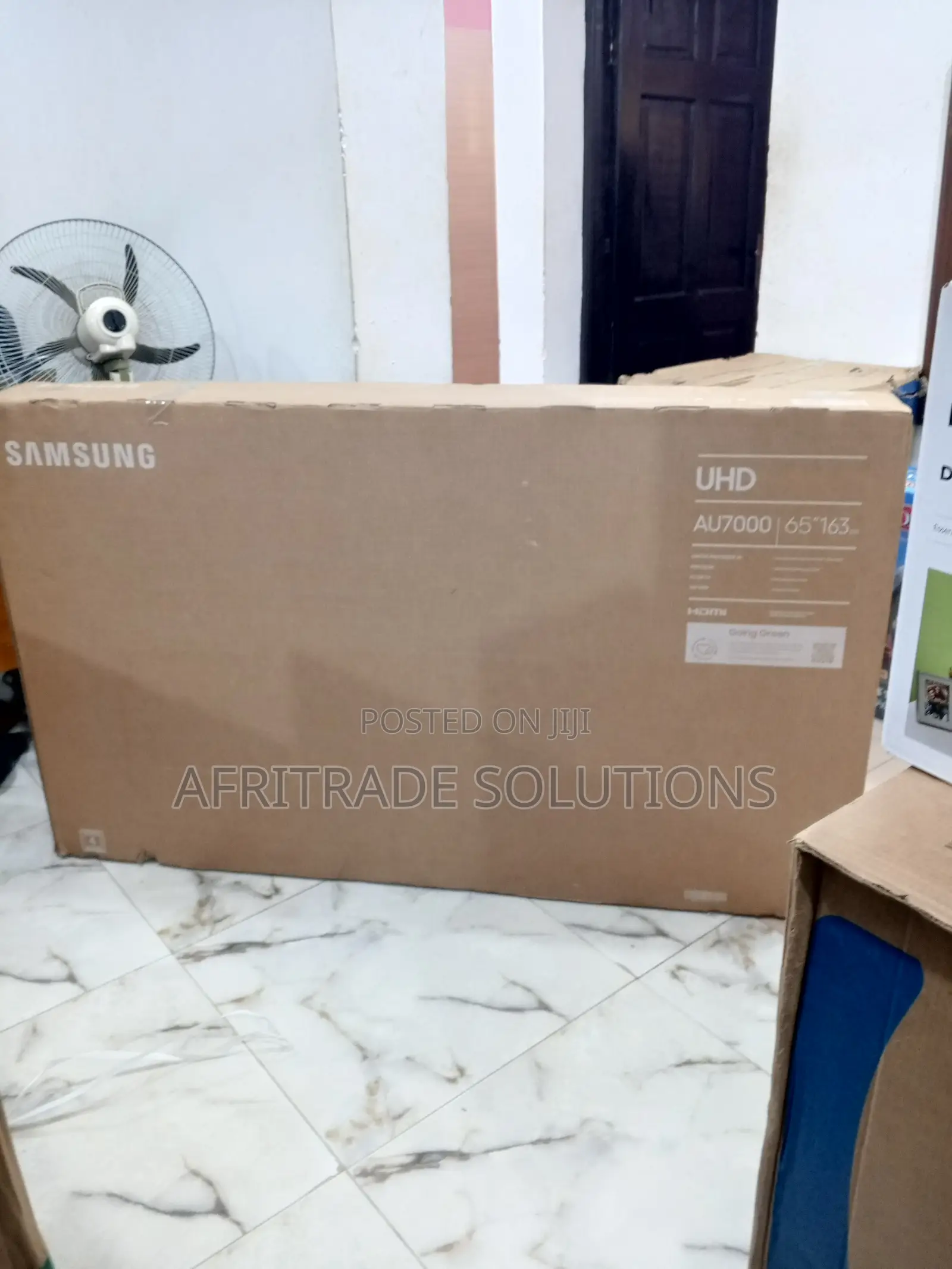 Durable 65" AU7000 UHD Smart TV - Samsung