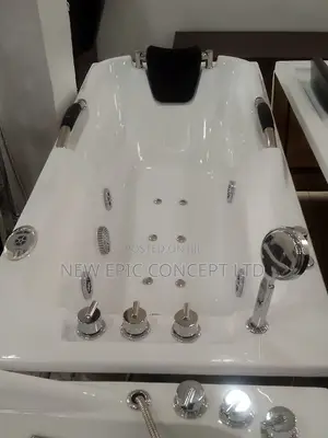 White Single Jacuzzi With Radio