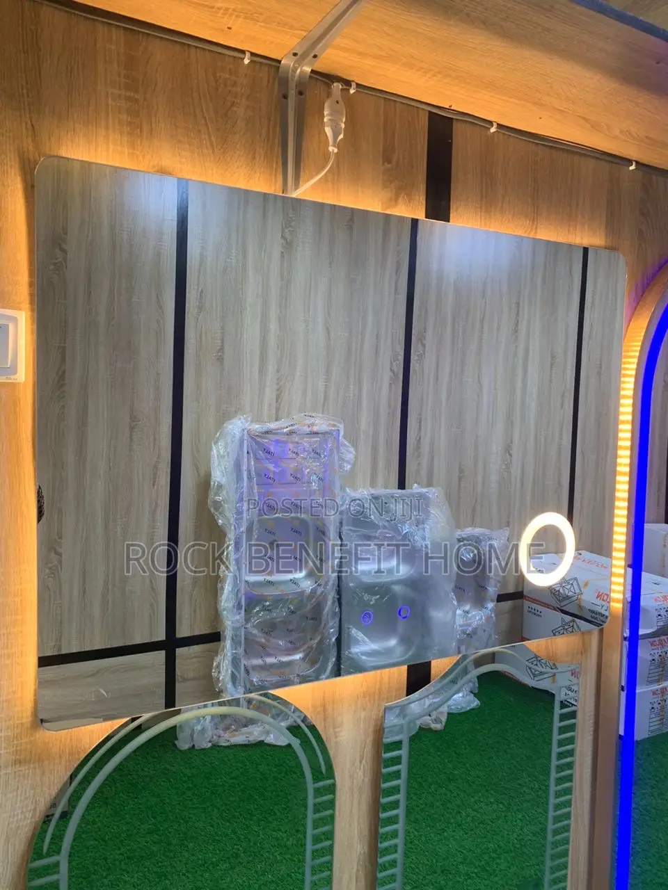 Exclusive Mirrors With Three Light